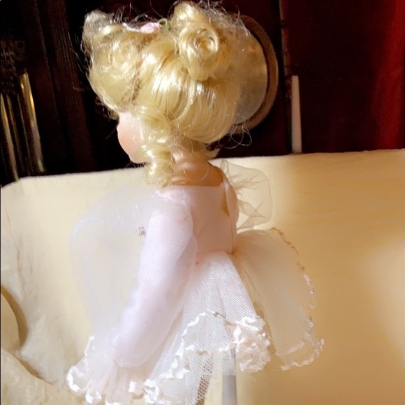 NWT 🩰LIMITED EDITION🩰COLLECTIBLE MEMORIES GISELLE PORCELAIN DOLL• - Picture 7 of 14